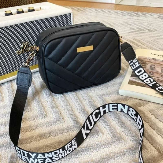 Black Leather Handbag – Stylish Shoulder & Crossbody Bag